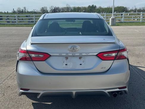 Used 2018 Toyota Camry SE image 6
