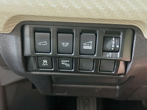 Used 2022 Subaru Ascent Premium w/ Convenience Package AWD/4WD image 17
