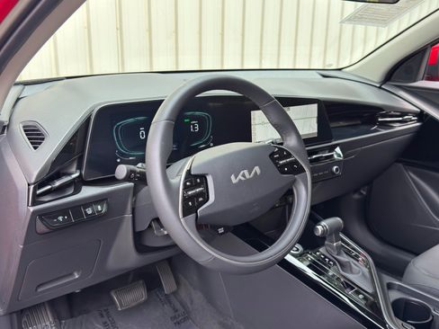 Used 2024 Kia Niro EX FWD image 12