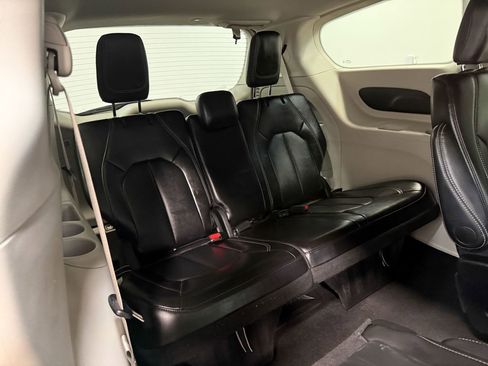 Used 2024 Chrysler Pacifica Touring-L image 69