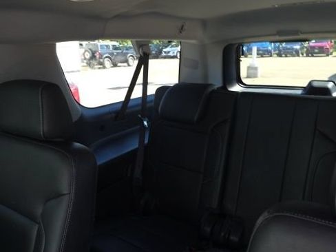Used 2019 GMC Yukon XL SLT w/ Open Road Package AWD/4WD image 6