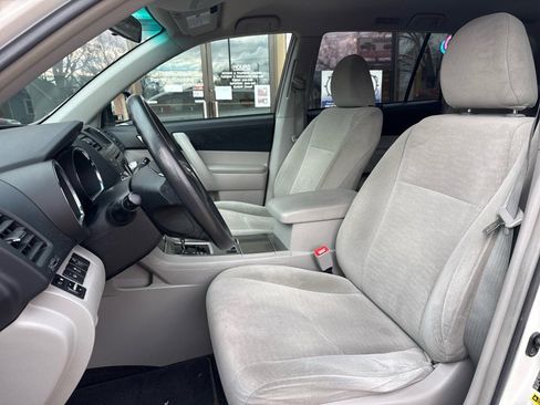 Used 2011 Toyota Highlander 2WD image 8