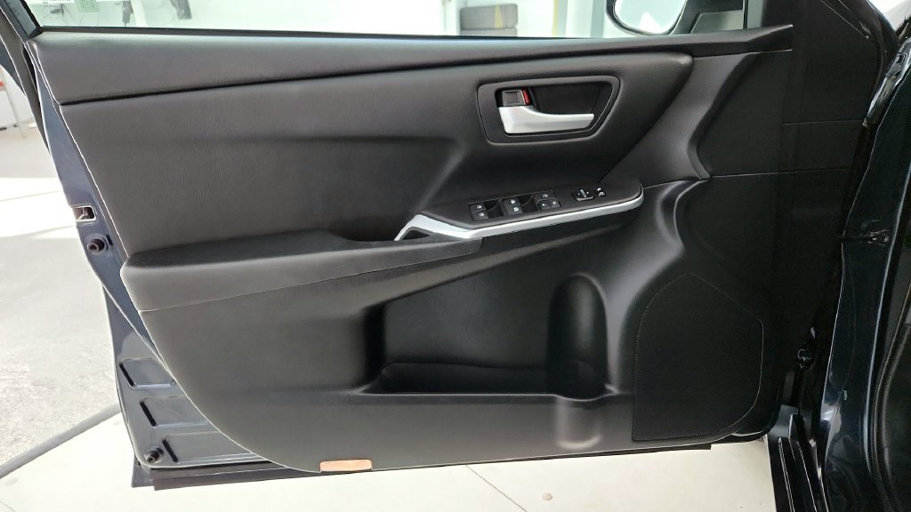 Used 2015 Toyota Camry LE w/ Moonroof Package FWD image 21