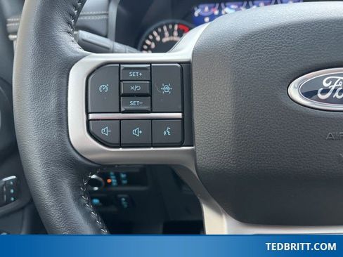 Used 2022 Ford Expedition XLT image 30