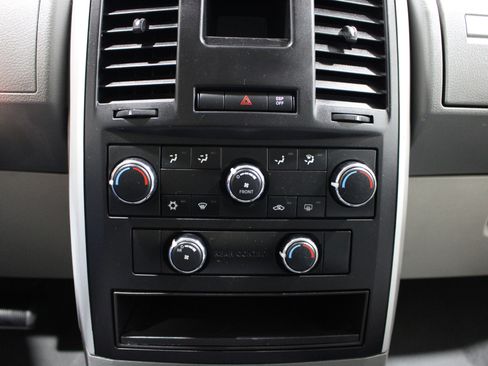 Used 2010 Dodge Grand Caravan SE FWD image 12