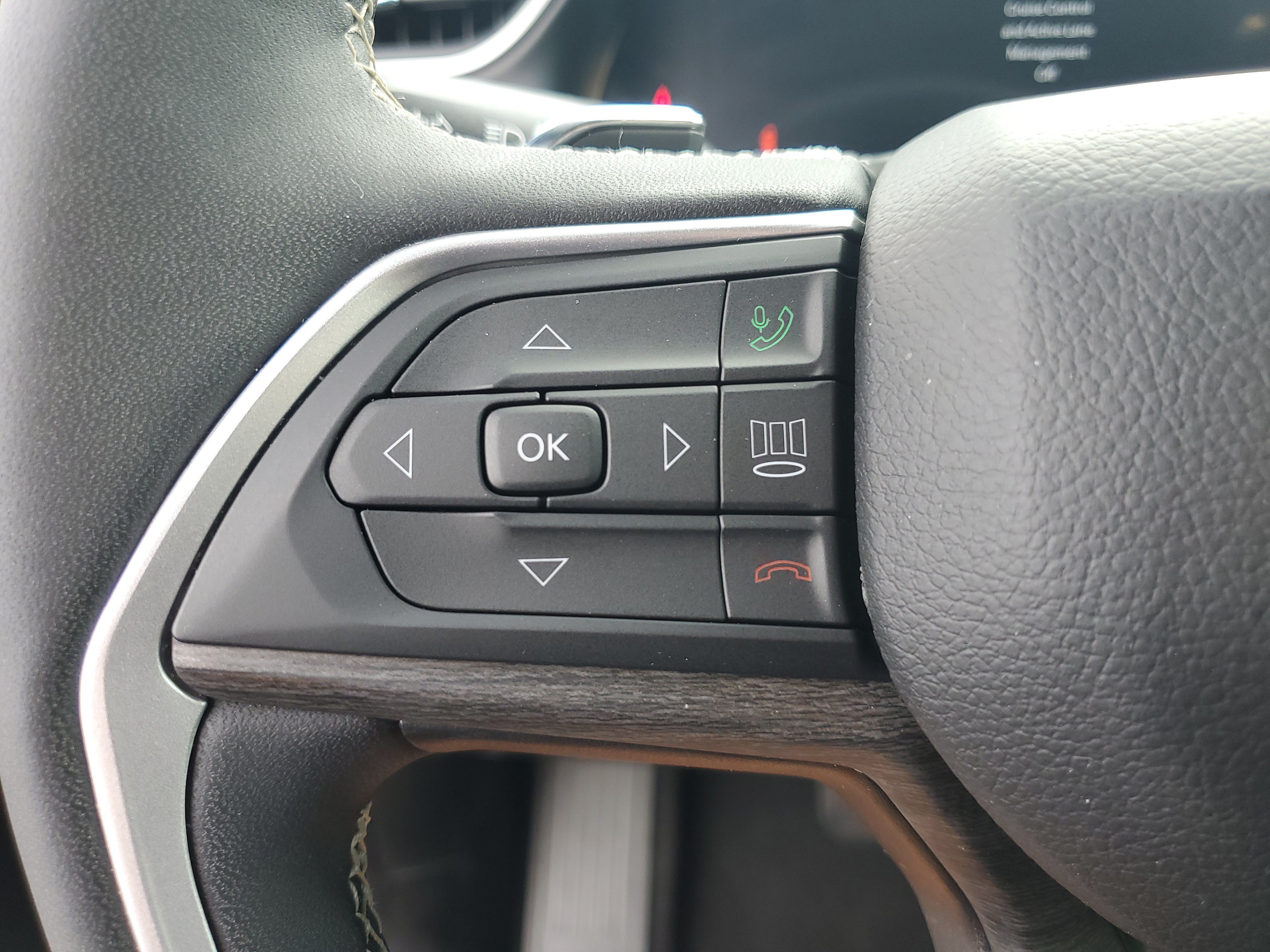Used 2025 Jeep Grand Cherokee L Limited w/ Black Appearance Package RWD image 16