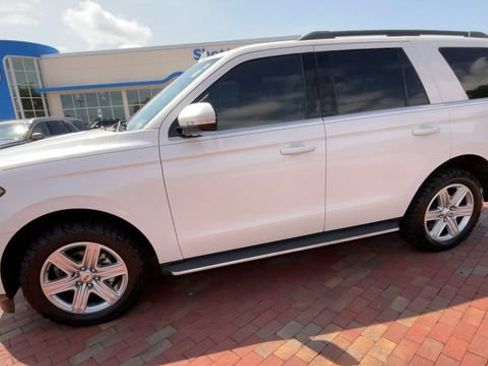 Used 2020 Ford Expedition XLT w/ Equipment Group 202A AWD/4WD image 6