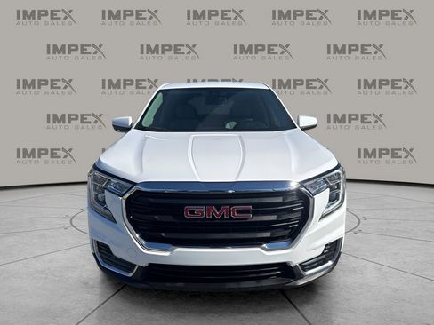 Used 2024 GMC Terrain SLE image 8