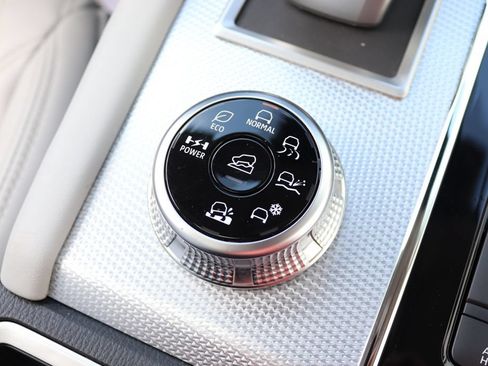 Used 2025 Mitsubishi Outlander 4WD Plug-In Hybrid image 10