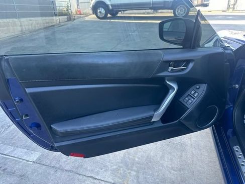 Used 2020 Toyota 86 RWD image 10