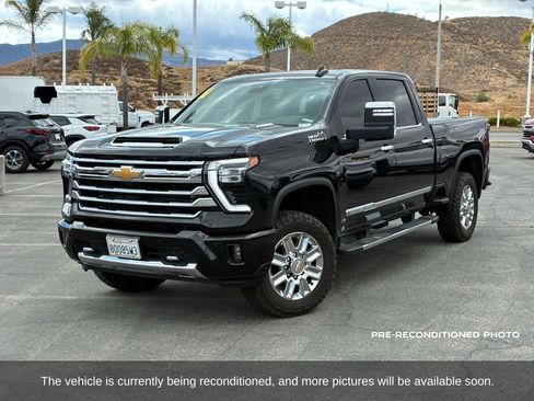 Used 2024 Chevrolet Silverado 2500 High Country AWD/4WD image 2