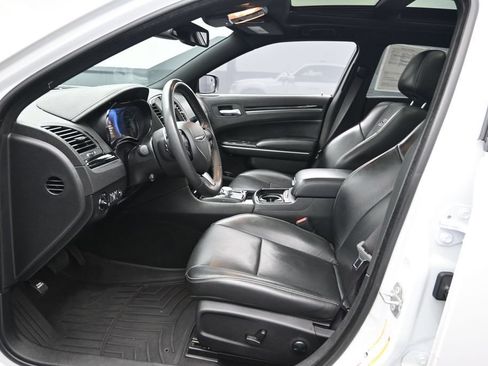 Used 2023 Chrysler 300 S w/ Comfort Group RWD image 12