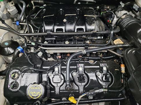 Used 2018 Ford Explorer XLT w/ Equipment Group 201A image 30