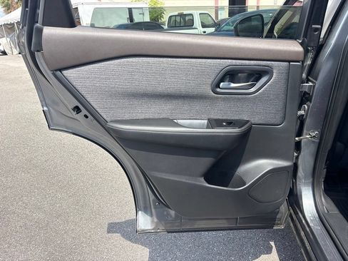 Used 2022 Nissan Rogue SV FWD image 13