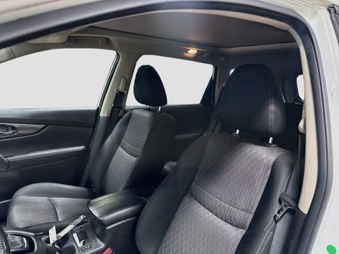 Used 2019 Nissan Rogue SV w/ Sun & Sound Touring Package AWD/4WD image 17