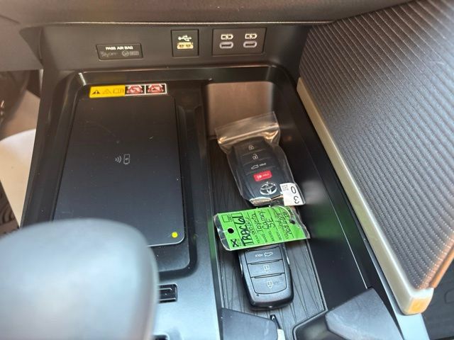 Used 2026 Toyota Camry Hybrid w/ Convenience Package FWD image 20