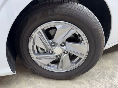 Used 2025 Hyundai Elantra SE image 28