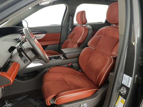 Used 2025 Lincoln Nautilus Black Label image 12