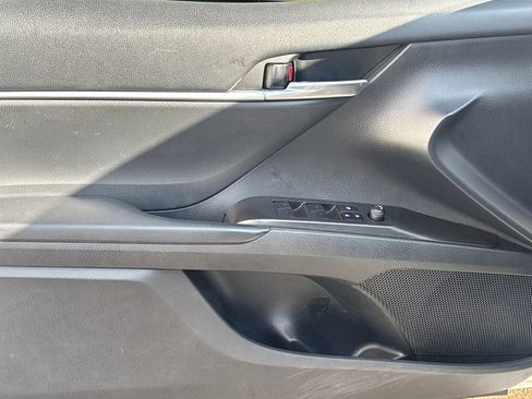 Used 2023 Toyota Camry SE w/ Cold Weather Package image 6