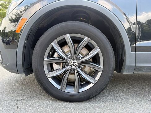 Used 2023 Volkswagen Tiguan SE w/ Panoramic Sunroof Package FWD image 11