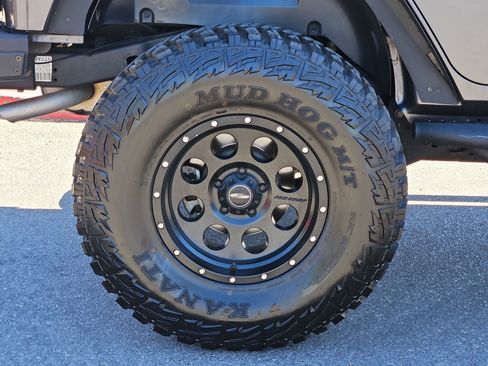 Used 2018 Jeep Wrangler Unlimited Sport S AWD/4WD image 12