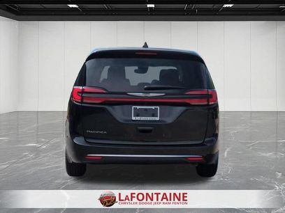 Used 2023 Chrysler Pacifica Touring-L