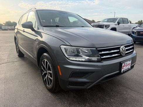 Used 2021 Volkswagen Tiguan SE w/ Panoramic Sunroof Package AWD/4WD image 5