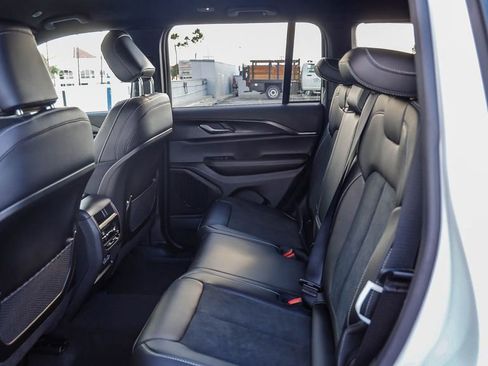 New 2025 Jeep Grand Cherokee Altitude image 20