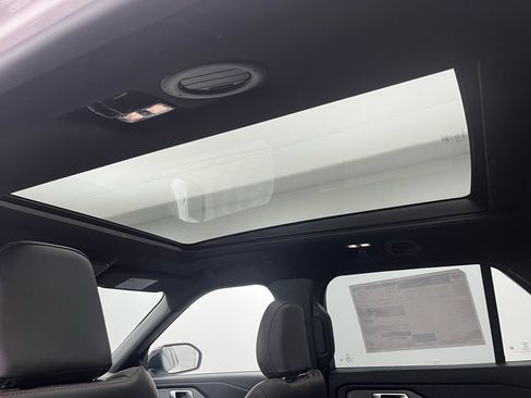 New 2026 Ford Explorer ST-Line w/ ST-Line Street Pack AWD/4WD image 5