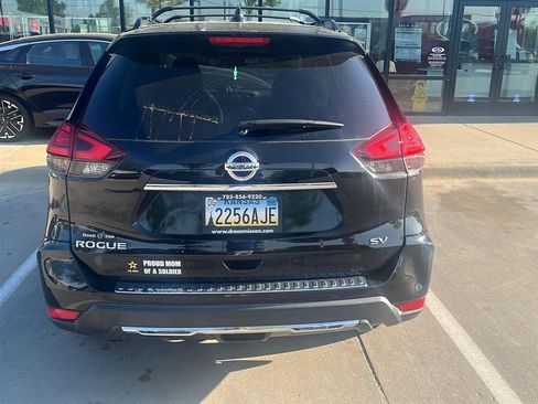 Used 2017 Nissan Rogue SV w/ Midnight Edition image 5