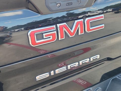 Certified 2022 GMC Sierra 1500 SLT RWD image 8