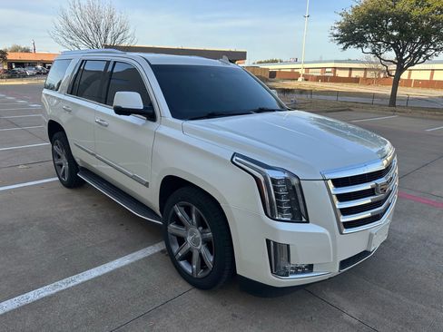 Used 2015 Cadillac Escalade Luxury image 7