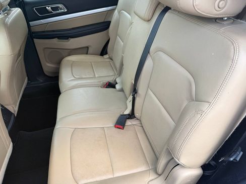 Used 2017 Ford Explorer XLT w/ Equipment Group 202A FWD image 11