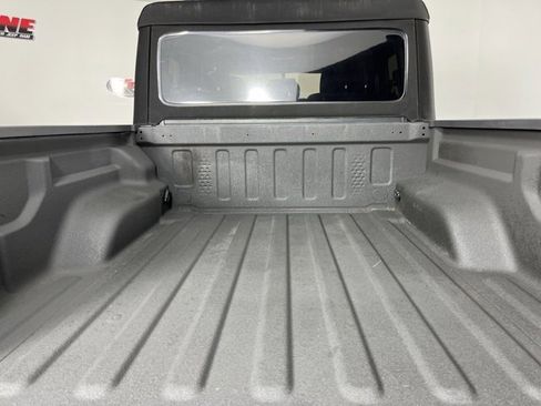 Used 2022 Jeep Gladiator Willys image 8