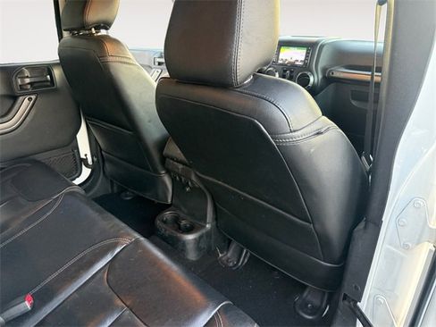 Used 2018 Jeep Wrangler Unlimited Sahara image 23