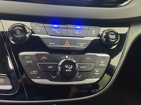 Used 2025 Chrysler Pacifica Select FWD image 35