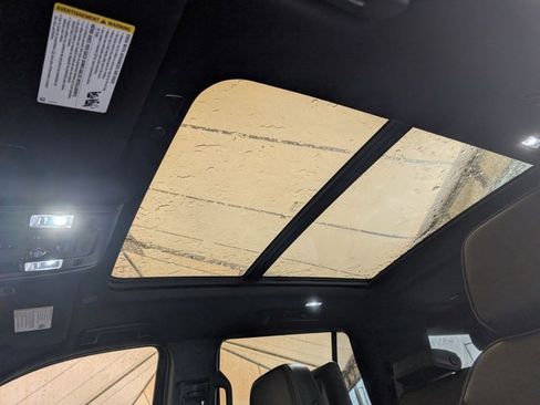 Used 2023 GMC Yukon Denali image 16