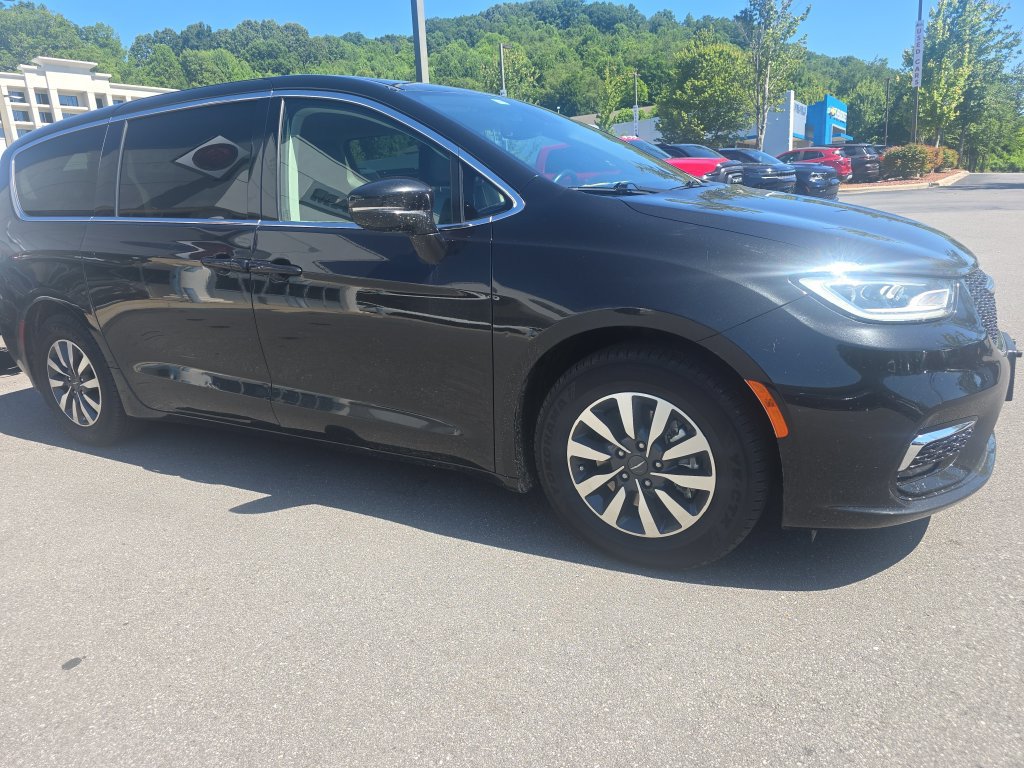 Used 2022 Chrysler Pacifica Touring-L FWD 360° Tour