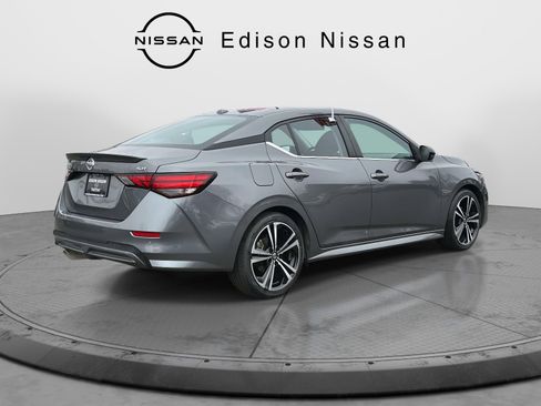 Used 2022 Nissan Sentra SR w/ Trunk Package image 4