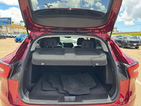 Used 2025 Chevrolet Trax LT FWD image 30