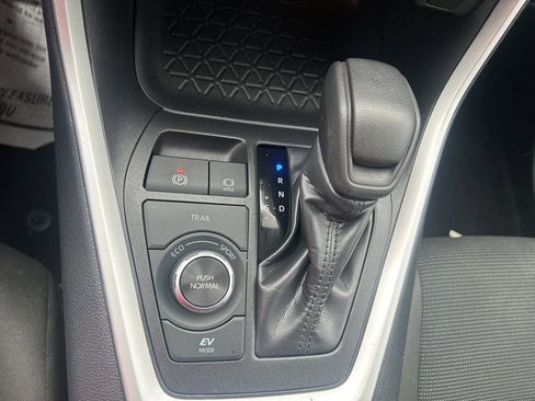 Used 2024 Toyota RAV4 LE image 27