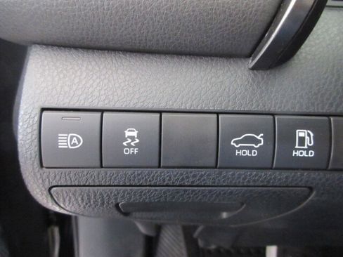 Used 2019 Toyota Camry LE image 22