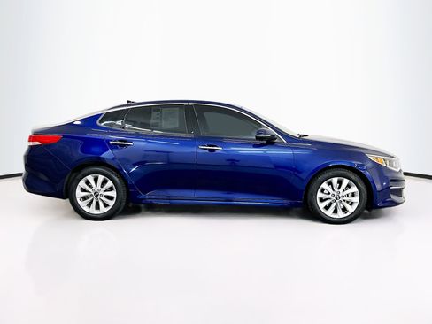 Used 2017 Kia Optima EX w/ Premium Package image 10