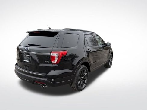 Used 2018 Ford Explorer XLT w/ Equipment Group 202A image 7