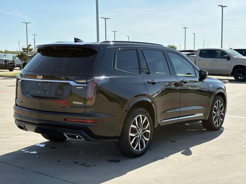 Certified 2022 Cadillac XT6 Sport w/ Technology Package AWD/4WD image 7