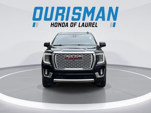 Used 2021 GMC Yukon Denali w/ Denali Premium Package image 3