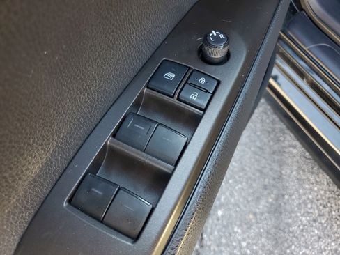 Certified 2022 Toyota Camry SE image 18