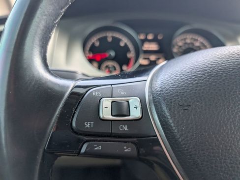 Used 2015 Volkswagen Golf TDI S image 15