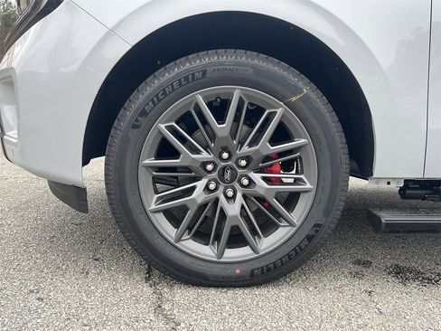 New 2025 Ford Expedition Platinum w/ Stealth Performance Package image 32