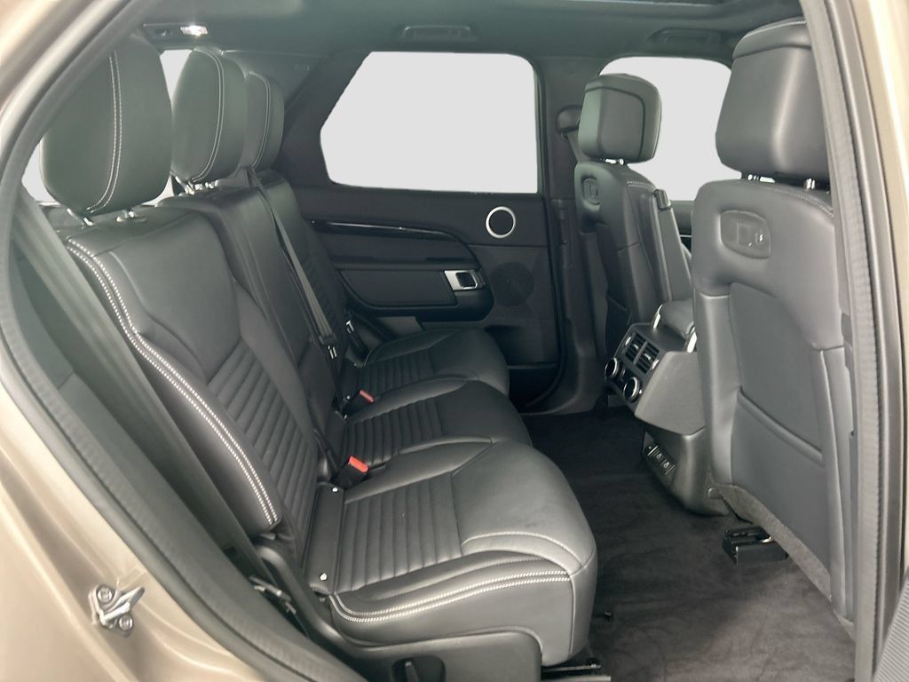 Certified 2025 Land Rover Discovery S AWD/4WD image 21